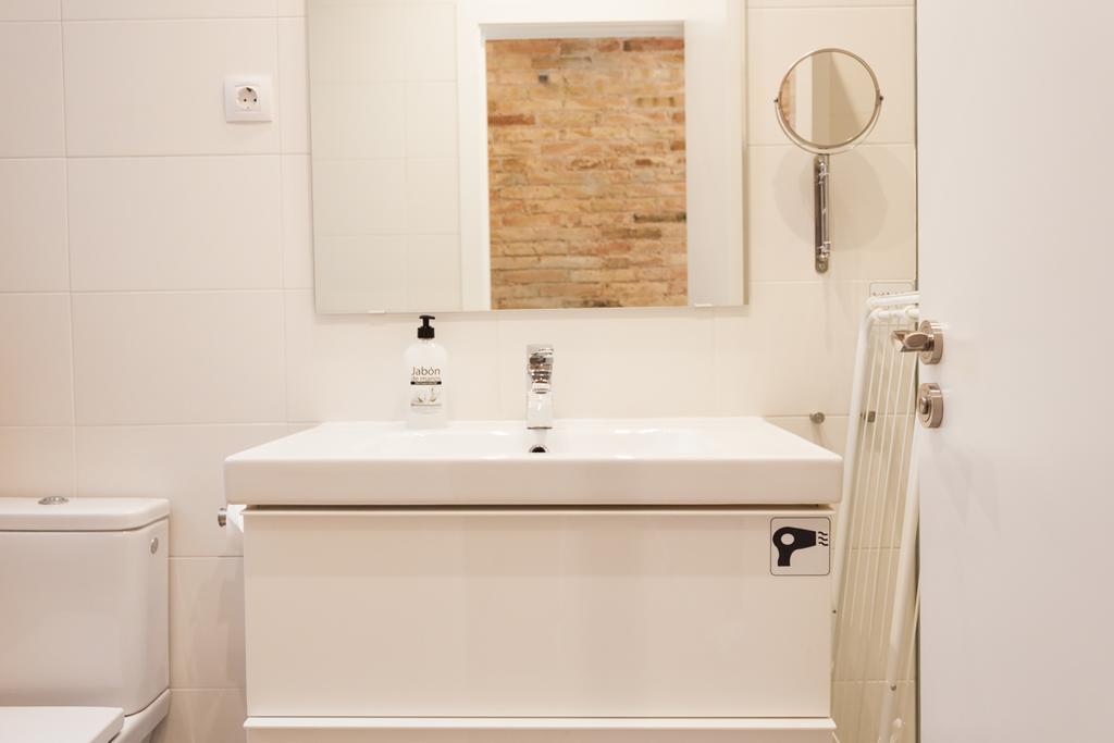 Happy People Sagrada Familia Apartments Barcelona Ngoại thất bức ảnh